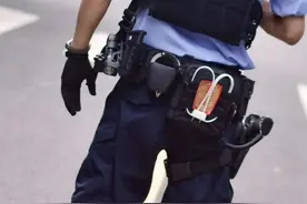 我在派出所出警实战，为何只能穿西裤皮鞋？图片