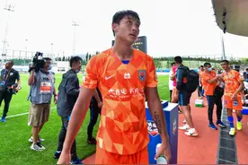国足部分新名单曝光！恒大锋霸领衔，还有5大新人：鲁能妖星在列图片