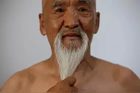 中国缩骨功大师李连贵，骨头可错位重叠，遗憾后继无人，接近失传图片