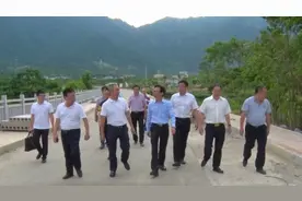 郭文炯到海城镇检查指导新农村建设工作图片