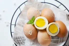 鸡蛋的新吃法，用电饭煲烤，只需盐和水，咸香可口，吃了还想吃图片