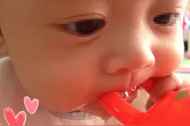 宝宝一张嘴，口水“飞流直下”咋回事？原因有五，正确护理这样做图片