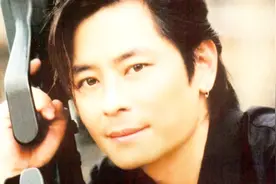 王杰不愧是华语乐坛第一人，现场演唱“故事的角色”效果太棒了视频封面