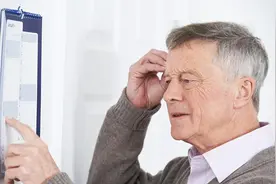 老年痴呆多久发展到后期？老人做好3件事，让病情走慢点图片