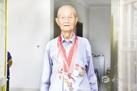 江苏盐城大丰：姜书仁 九十六岁老兵细说战争往事图片