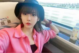 为什么女解说不能穿黑丝了？这是电竞规矩，玩家：穿旗袍不也行吗图片