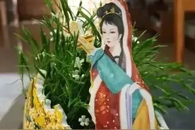 70岁大爷，捡破酒瓶种花，简直是堪称艺术品！图片