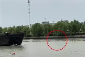 怀孕妻子目睹消防员丈夫水中救人……图片