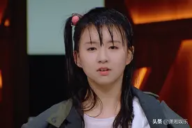 小彩旗荧幕初吻变拔丝吻，观众捂嘴大笑，李成儒和陈凯歌褒贬不一图片