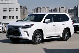 开完雷克萨斯LX570，再换到路虎揽胜上，车主：对比差距明显图片