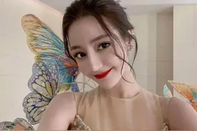 热巴自拍滤镜开太猛，被嘲像假人，审美遭质疑：鼻子上长了个脸图片