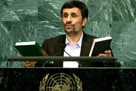 “反美战神”内贾德：坐在石油桶上硬刚美国，中东最后一条硬汉图片