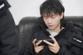 网易财经嘲讽飞牛，“菜文姬”事件被考古，网友：没钱怎么读书？图片