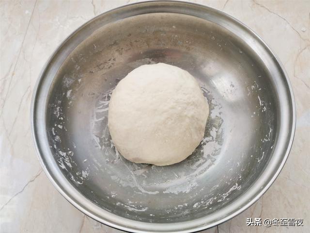 教你在家做韭菜盒子，和面、拌馅的小技巧，比外面卖的好吃百倍