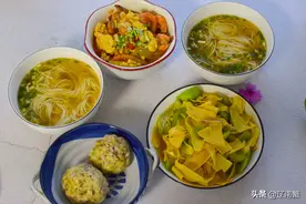 蟹姐家晚饭，2个菜2种主食，网友：一看就是北方人图片