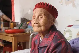 四川最牛“00后”迎来121岁生日，目前已是6世同堂：小动作太可爱图片