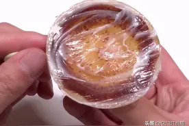 吸盘挂钩吸不住老是掉？教你一招，像钉在墙上一样牢固，能挂10斤图片