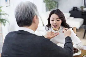 怎样快速和心动的人确立关系？关键是破冰时用好这句话图片