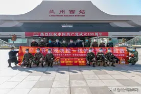 省退役军人事务厅慰问抗疫一线的武警官兵和公安干警图片