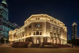 穿着钢靴行走，这栋建筑是怎么做到的？图片