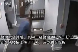 监控实拍：美国一罪犯从法院审判室逃脱  三名警察都没拦住图片