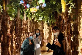 大巴扎景区各商户备货充足 各门面店有序复工图片