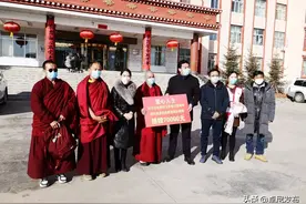阿万仓镇娘玛寺罗珠加措堪布为全县疫情防控捐款7万元图片