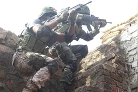 印度加塔克突击队上高原，负重70斤跑完马拉松，近身格斗以一敌四图片