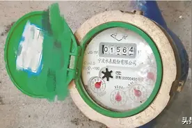 关闭龙头后 水表仍快速转动，两个月691吨水近3000元水费吓懵住户图片