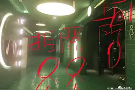 一女士去上厕所吓了一跳，厕所里竟然挤满了人，男的女的都有，还在里面拍照图片
