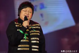 韩红人设崩塌？捐助公司回应意味深长，当地网友又发声嘲讽：作秀图片