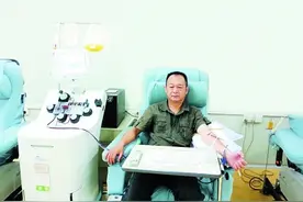 20年无偿献血7万毫升，相当于14个成年人血量的总和，可以挽救174条生命图片