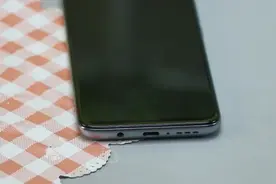 现在才明白，原来手机上的小孔这么重要，现在知道不算晚图片