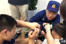 西安消防救援现场为何放“小猪佩奇”动画片？答案超暖！图片