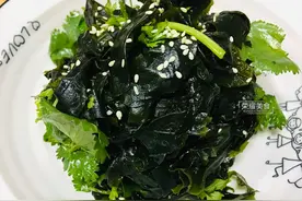 螺旋藻很少人知道，营养丰富还挺全面，做凉拌开胃小吃简直一流图片