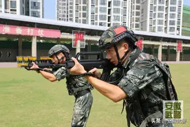为啥他们出现在特战训练场？图片