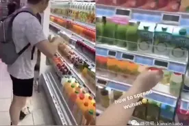 疫情期间，两青年在新加坡商场玩高空吐口水图片