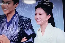 李沁张若昀挽手惹争议，跟闺蜜老公合作实在太难了！图片