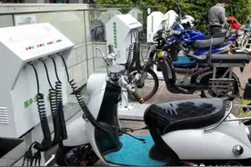 现在才知道，电动车“每天充电”和“用完再充”，哪个更伤电池图片