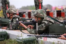点兵砺剑，沙场对决争高低图片