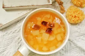立秋后，喝豆浆牛奶，不如喝银耳百合雪梨汤，清热去火降秋燥图片