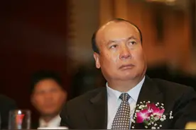 “泰山会”大佬，欠钱49亿后，被疑离婚图片