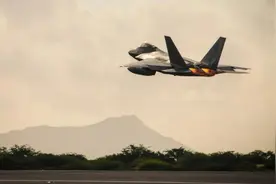 F22紧急起飞！俄罗斯舰队倾巢出动逼近珍珠港，美军防御空虚暴露图片