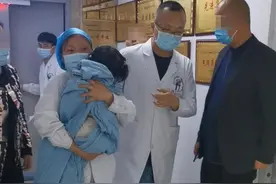 56岁男子连续3次重重抱摔3岁女童，致其颅骨粉碎性骨折！警方：涉嫌故意杀人，已被刑拘图片