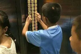 熊孩子电梯内乱按，奶奶护短引众怒：什么样的家长养出什么样的娃图片