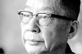 老舍出差遇情人，其一生有愧于妻子，于1966年投湖自尽图片