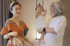 70岁张纪中再得子？妻子小腹隆起被疑怀三胎，本尊发文暧昧惹猜忌图片