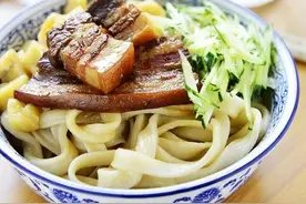 想吃面不会擀不用怕，简单一抻口感筋道浇头随意配怎么搭都好吃图片