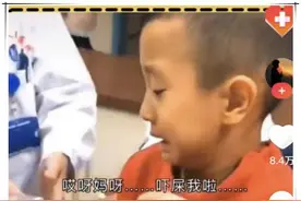 “戏精”宝宝打针走红 鼓励自己又讨好护士 网友：太勇敢了图片