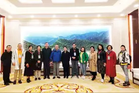 “我们出发啦！”跨省旅游专线（山西 湖北）启动。图片